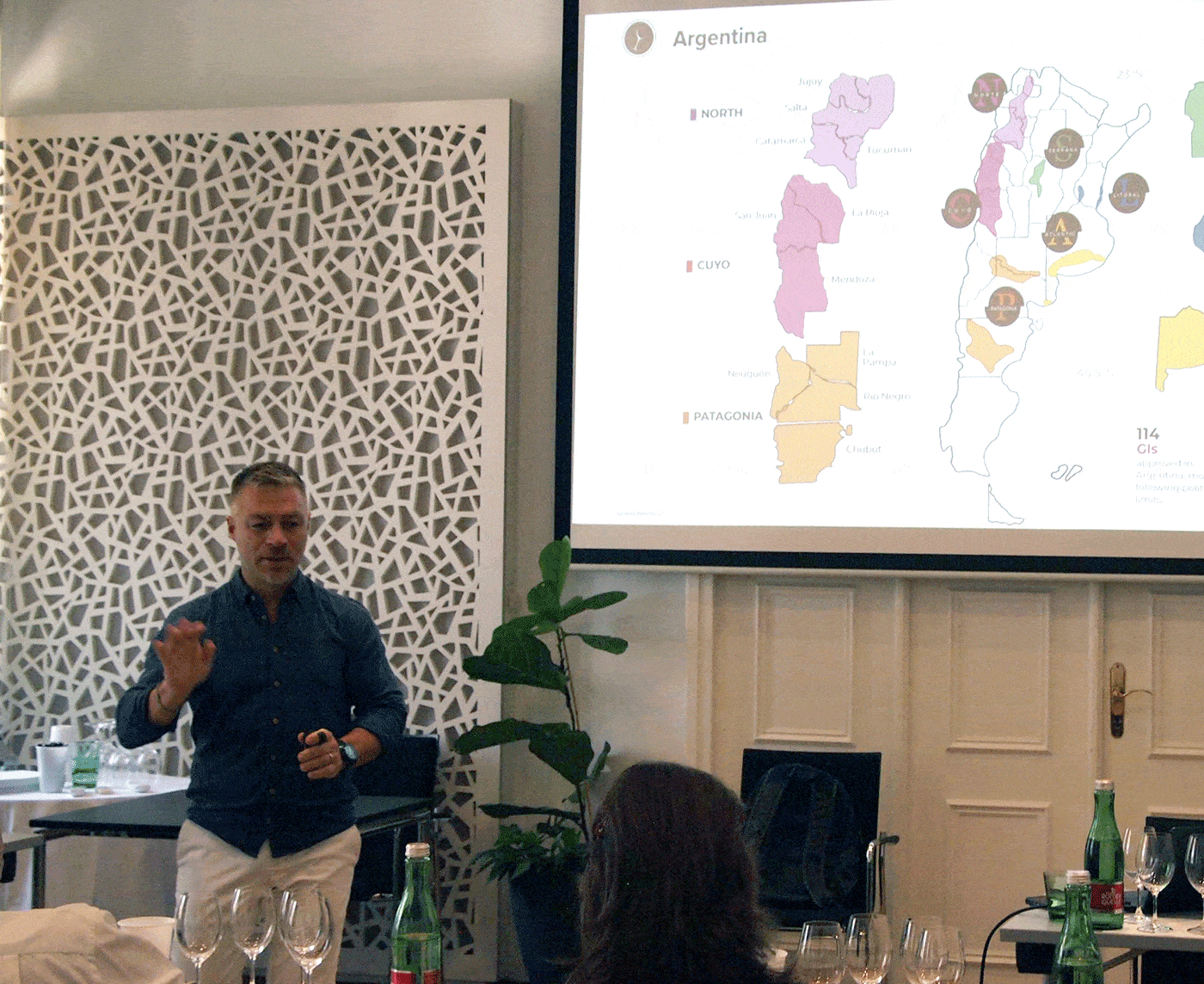 Luciano Wehrli presenting a flight of white wines