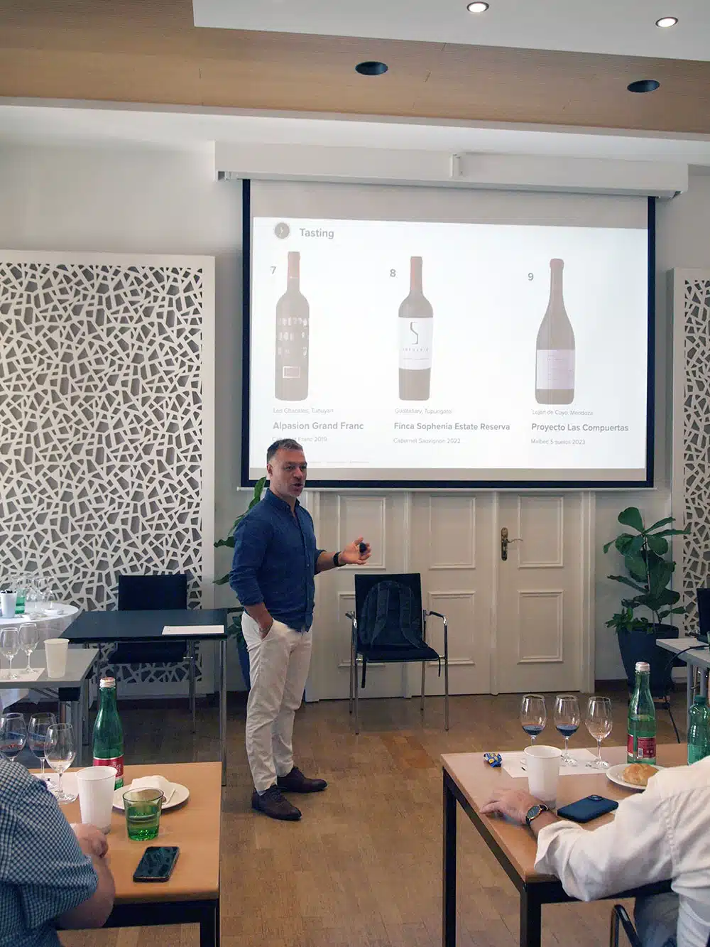Taller de vinos en grupo